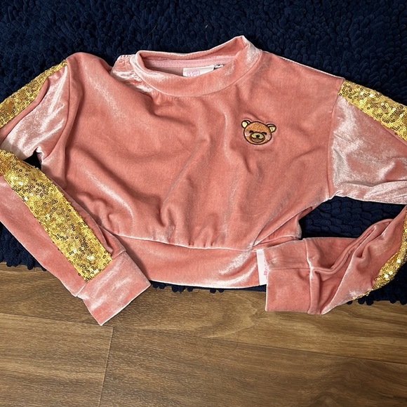 Leah Ashe - Picture 3 of 4